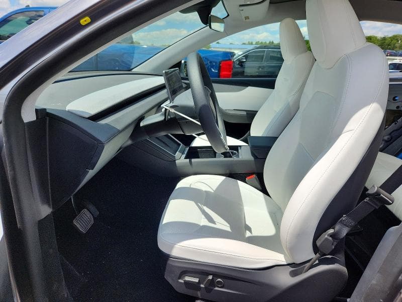 2026 TESLA MODEL Y 7