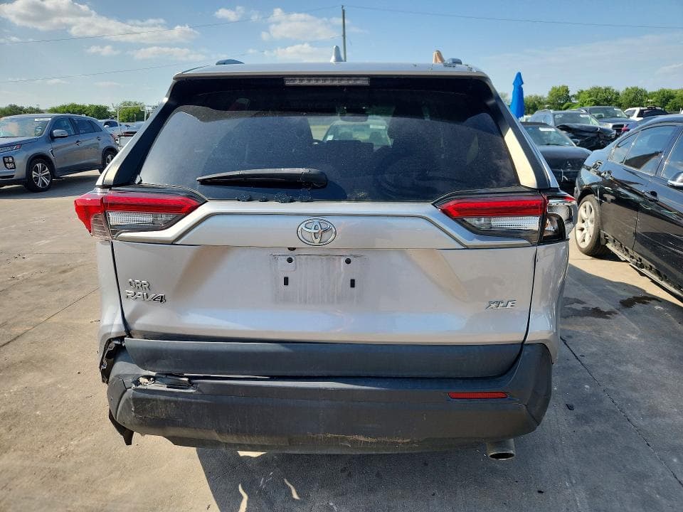 2022 TOYOTA RAV4 XLE 6