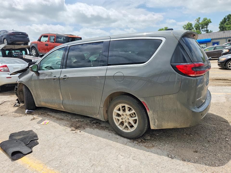 2023 CHRYSLER PACIFICA TOURING L 2