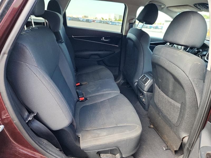 2020 KIA SORENTO S 11