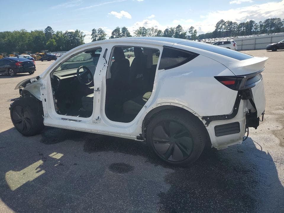 2026 TESLA MODEL Y 2