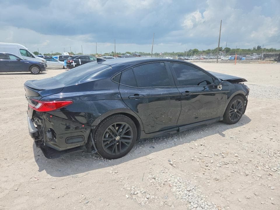 2025 TOYOTA CAMRY SE 3