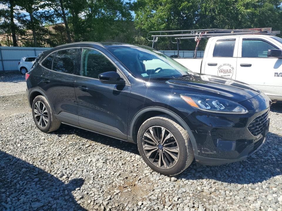2021 FORD ESCAPE SE 4