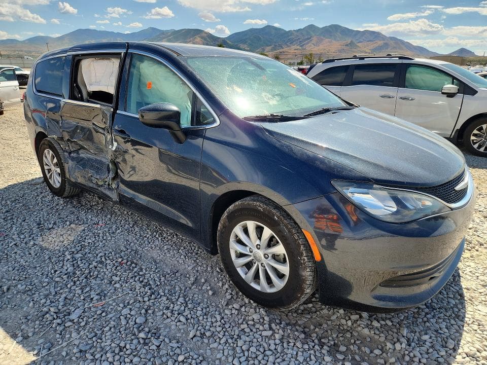 2019 CHRYSLER PACIFICA LX 4