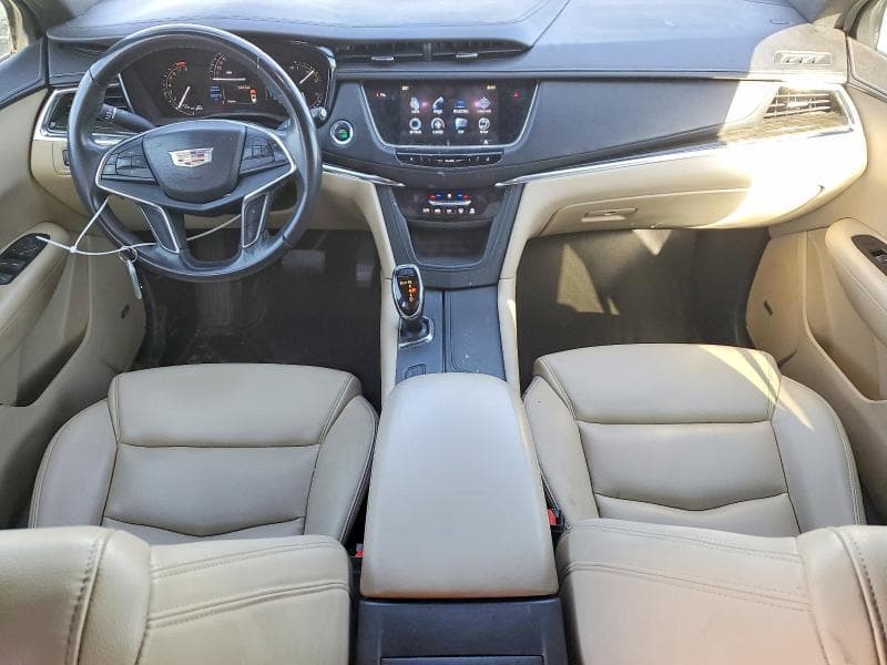 2017 CADILLAC XT5 8