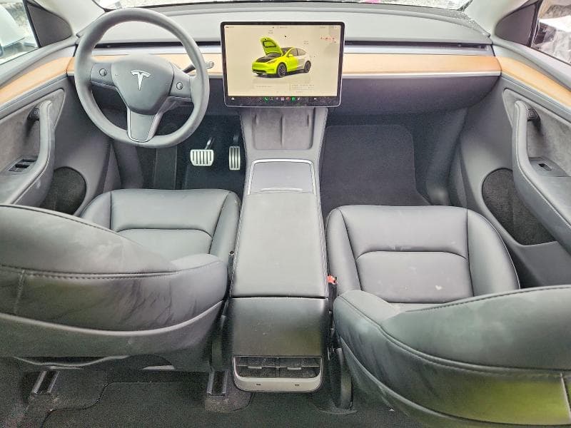 2025 TESLA MODEL Y 8