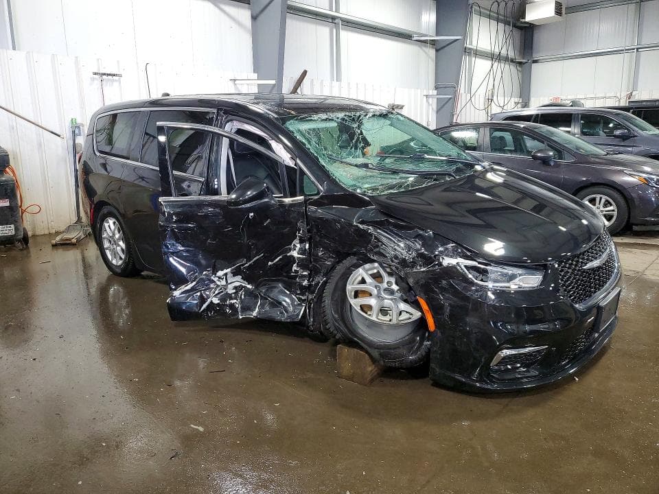 2023 CHRYSLER PACIFICA TOURING L 4