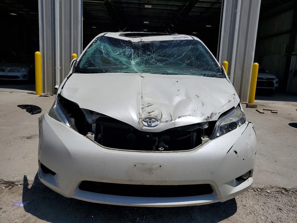 2017 TOYOTA SIENNA XLE 7-PASSENGER 5