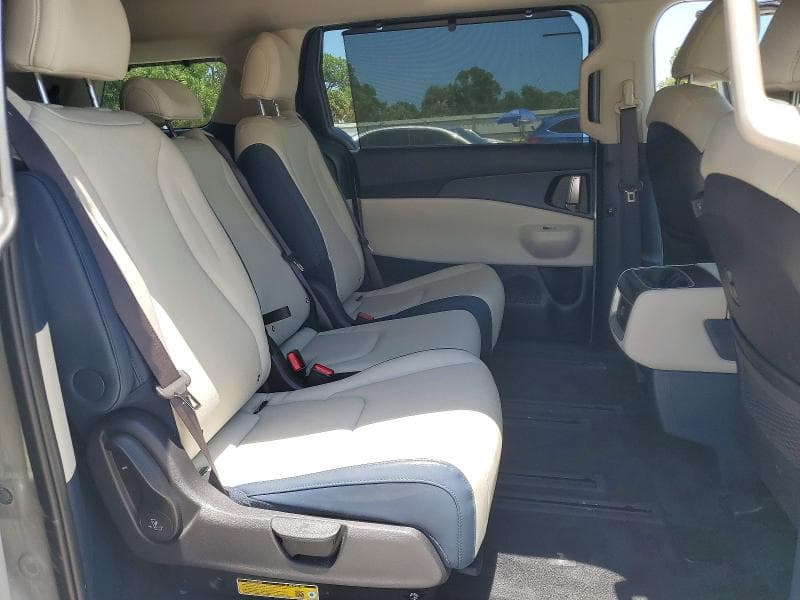 2025 KIA CARNIVAL EX 11