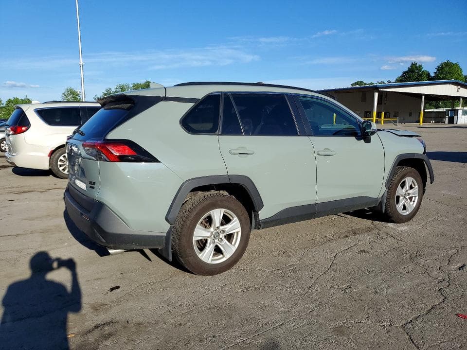 2020 TOYOTA RAV4 XLE 3