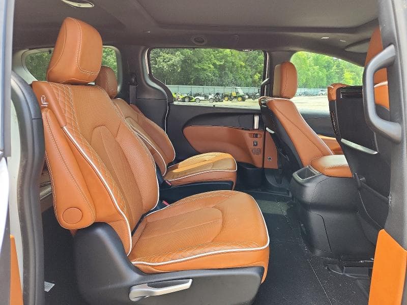 2024 CHRYSLER PACIFICA PINNACLE 11