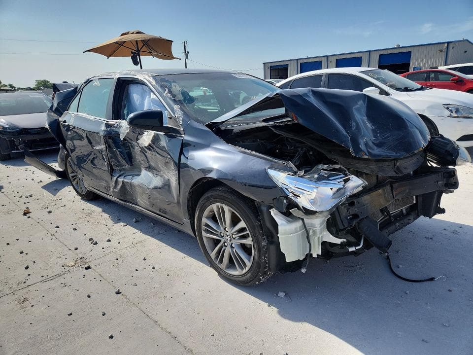 2017 TOYOTA CAMRY SE 4