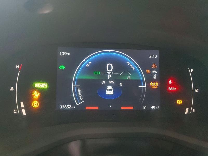 2025 TOYOTA CAMRY SE 9