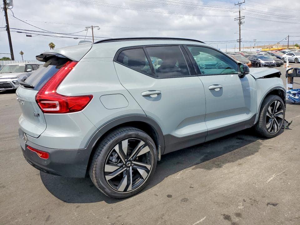 2024 VOLVO XC40 PLUS 3
