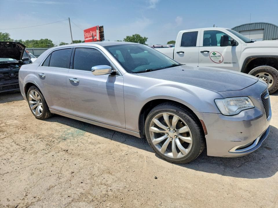 2018 CHRYSLER 300 LIMITED 4