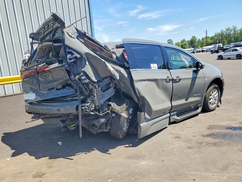 2023 CHRYSLER PACIFICA TOURING L 3