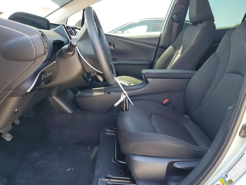 2020 TOYOTA PRIUS LE 7