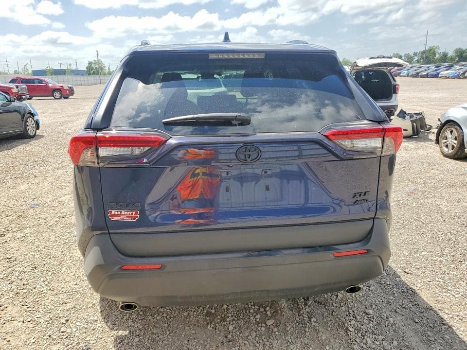2025 TOYOTA RAV4 XLE PREMIUM 11