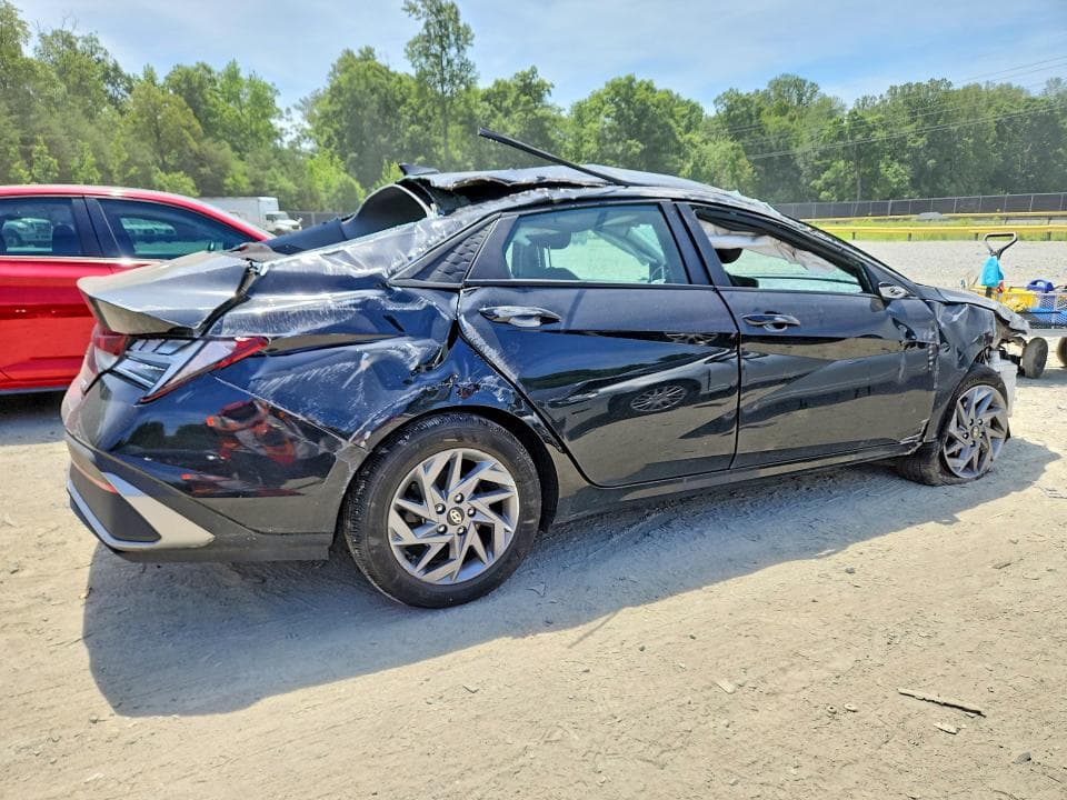 2024 HYUNDAI ELANTRA BLUE 3