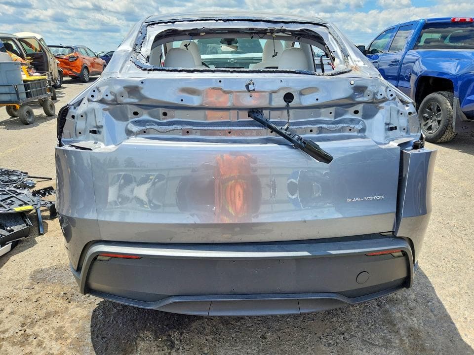 2026 TESLA MODEL Y 6