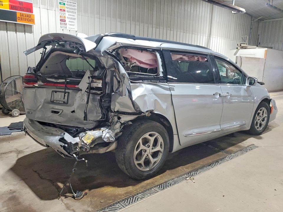 2022 CHRYSLER PACIFICA LIMITED 3