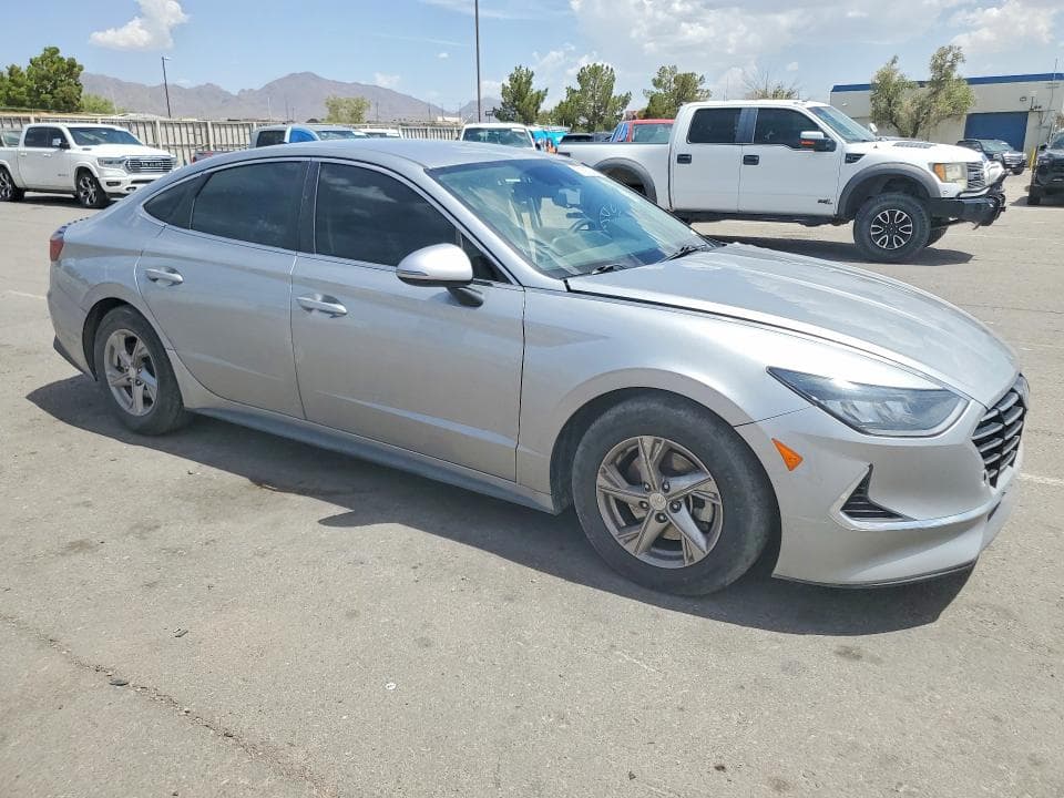 2022 HYUNDAI SONATA SE 4