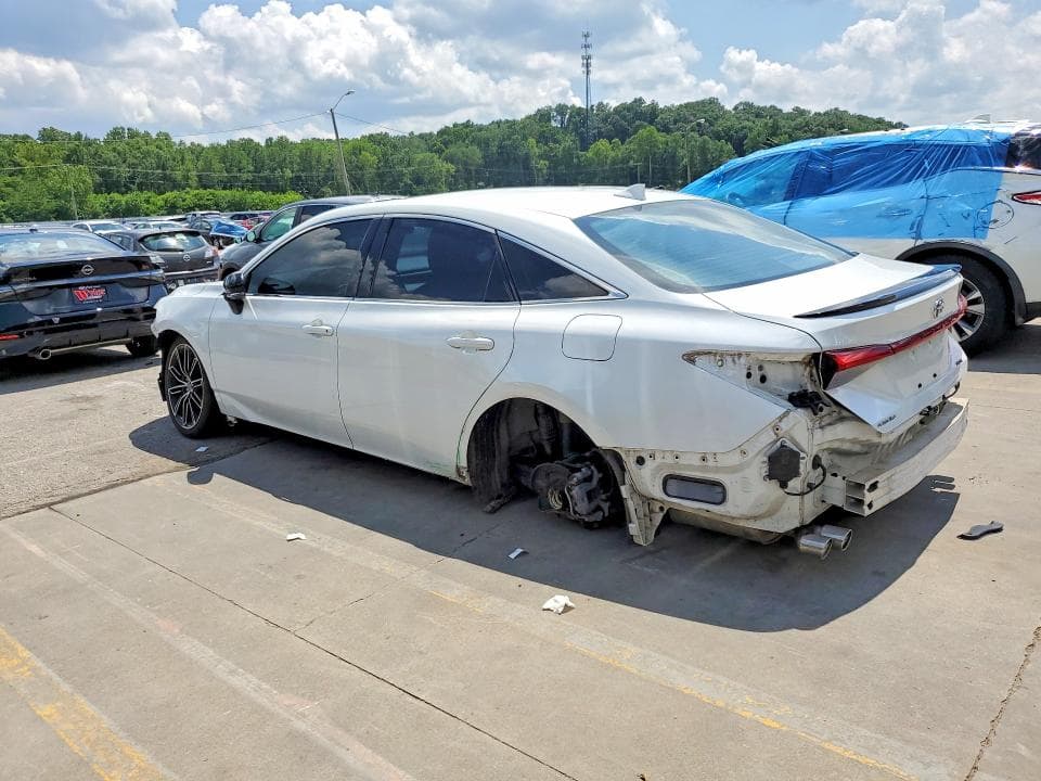 2019 TOYOTA AVALON XSE 2
