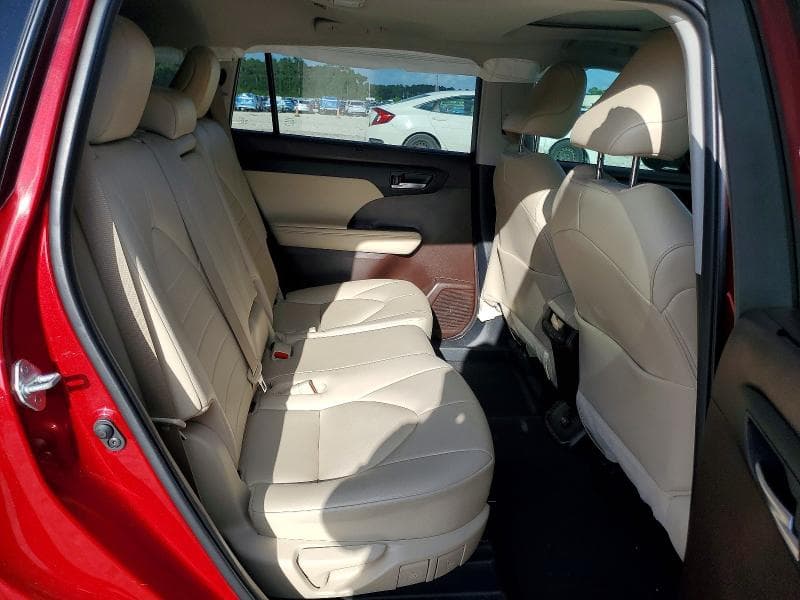 2021 TOYOTA HIGHLANDER XLE 11