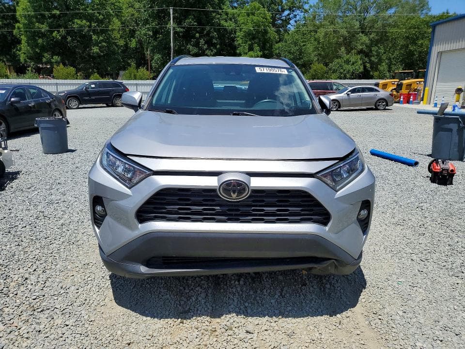 2020 TOYOTA RAV4 XLE 5