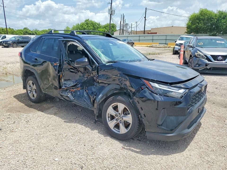 2022 TOYOTA RAV4 XLE 4
