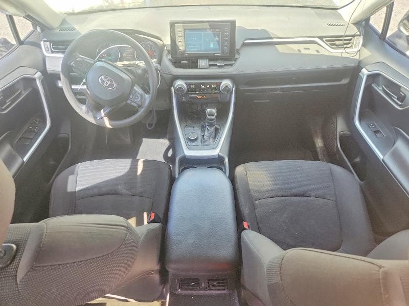 2020 TOYOTA RAV4 LE 8