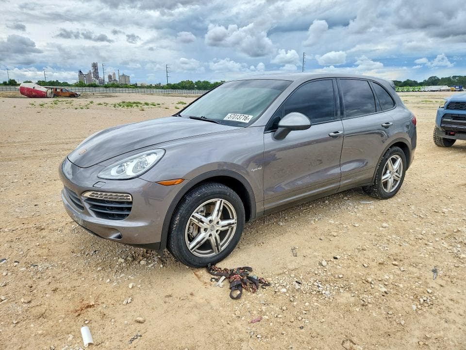 2014 PORSCHE CAYENNE - 1