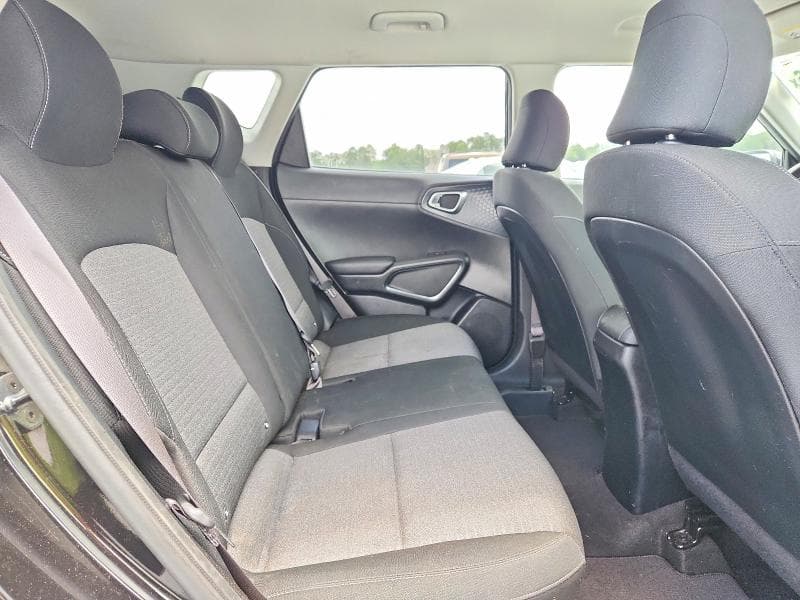 2021 KIA SOUL S 11