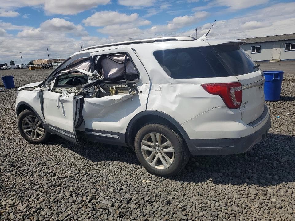 2018 FORD EXPLORER XLT 2