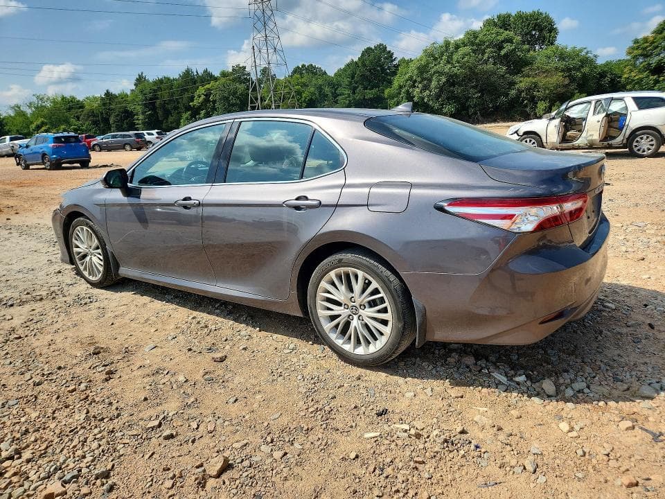 2020 TOYOTA CAMRY XLE 2