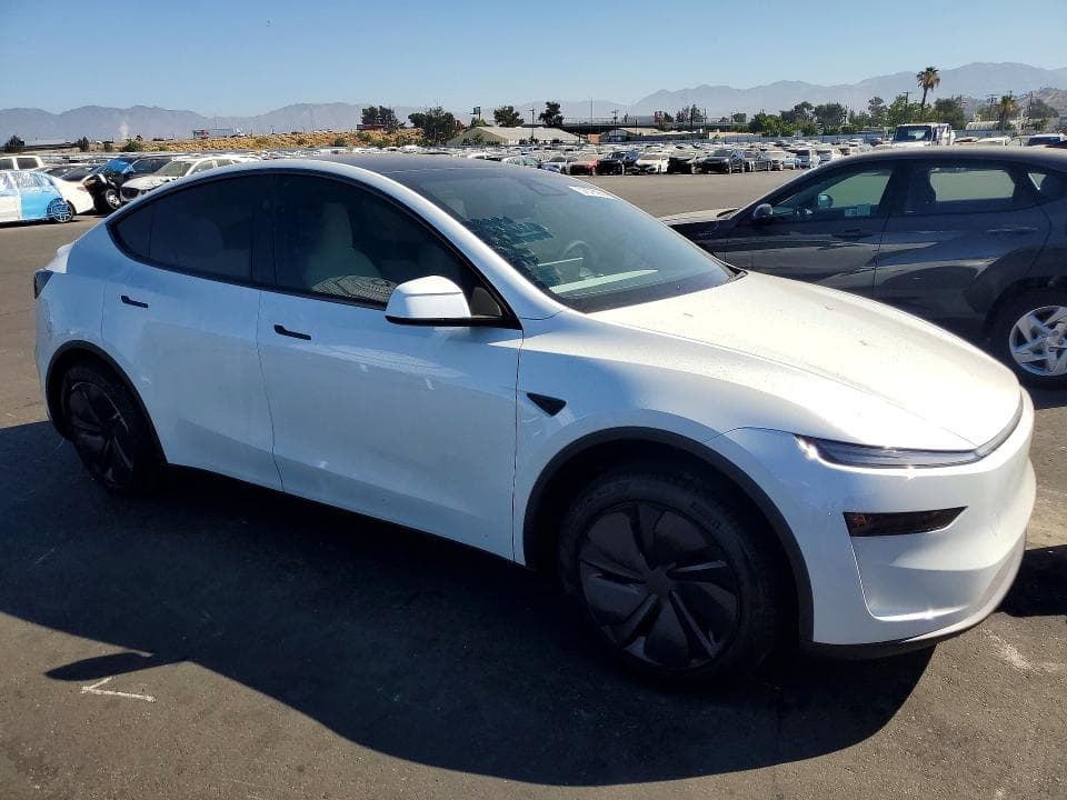 2026 TESLA MODEL Y 4