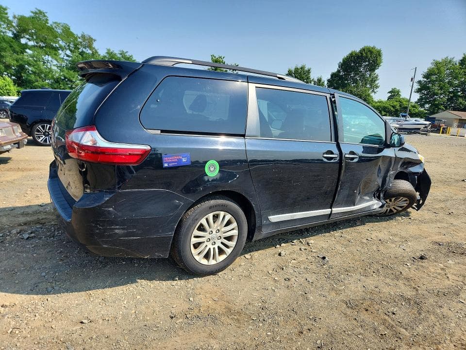 2017 TOYOTA SIENNA 3