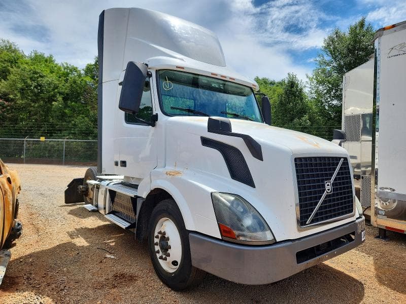 2017 VOLVO VNL SEMI TRUCK