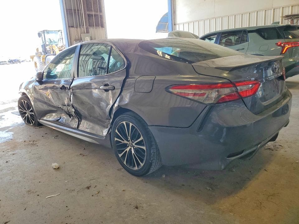 2018 TOYOTA CAMRY SE 2