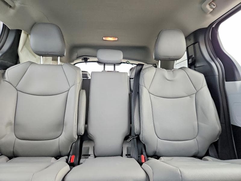 2026 TOYOTA SIENNA XLE 8-PASSENGER 10