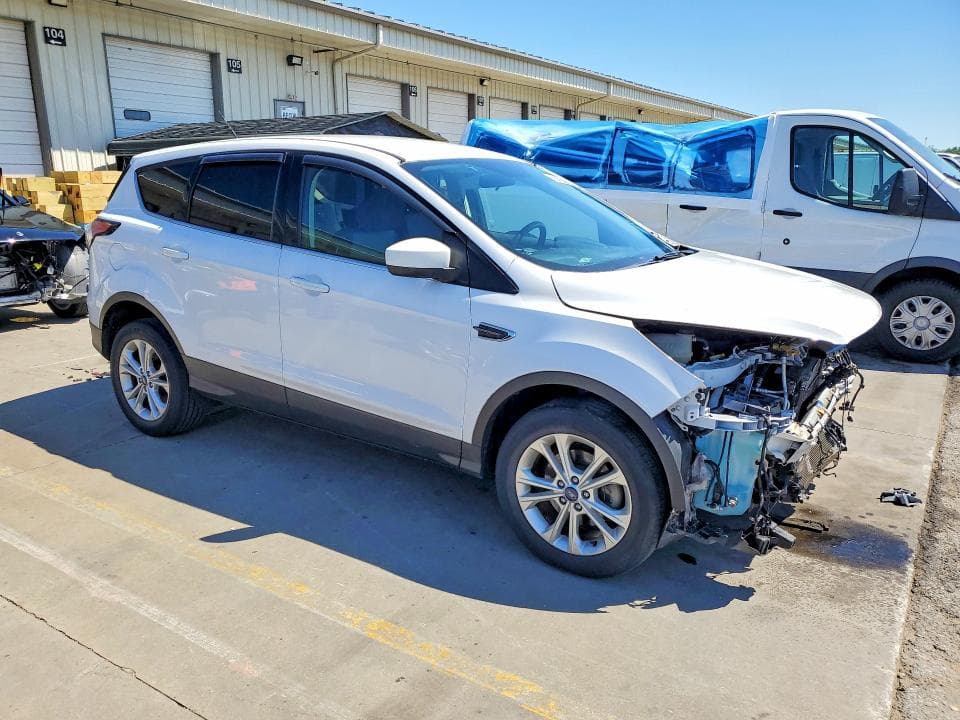 2017 FORD ESCAPE SE 4