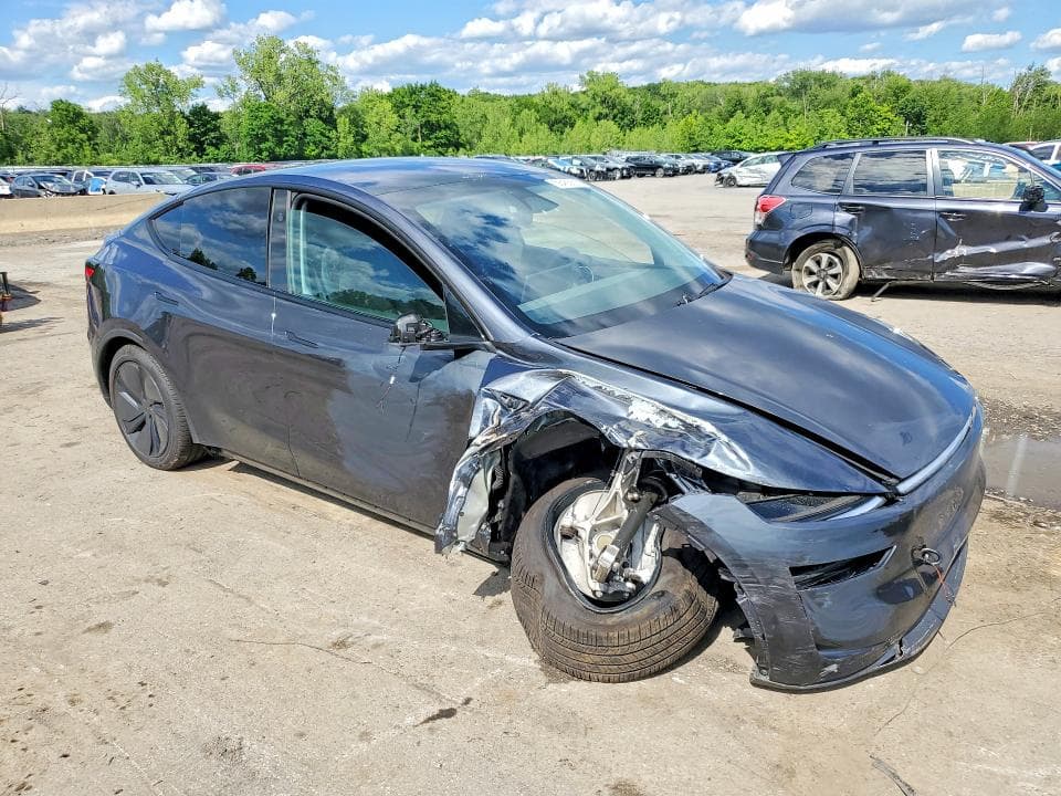 2026 TESLA MODEL Y 4