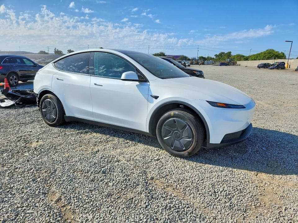 2026 TESLA MODEL Y 4