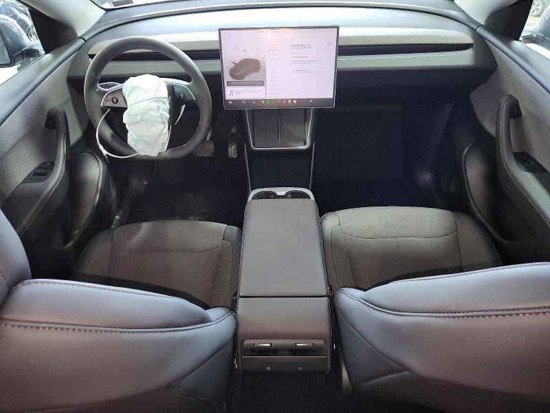 2026 TESLA MODEL Y 8