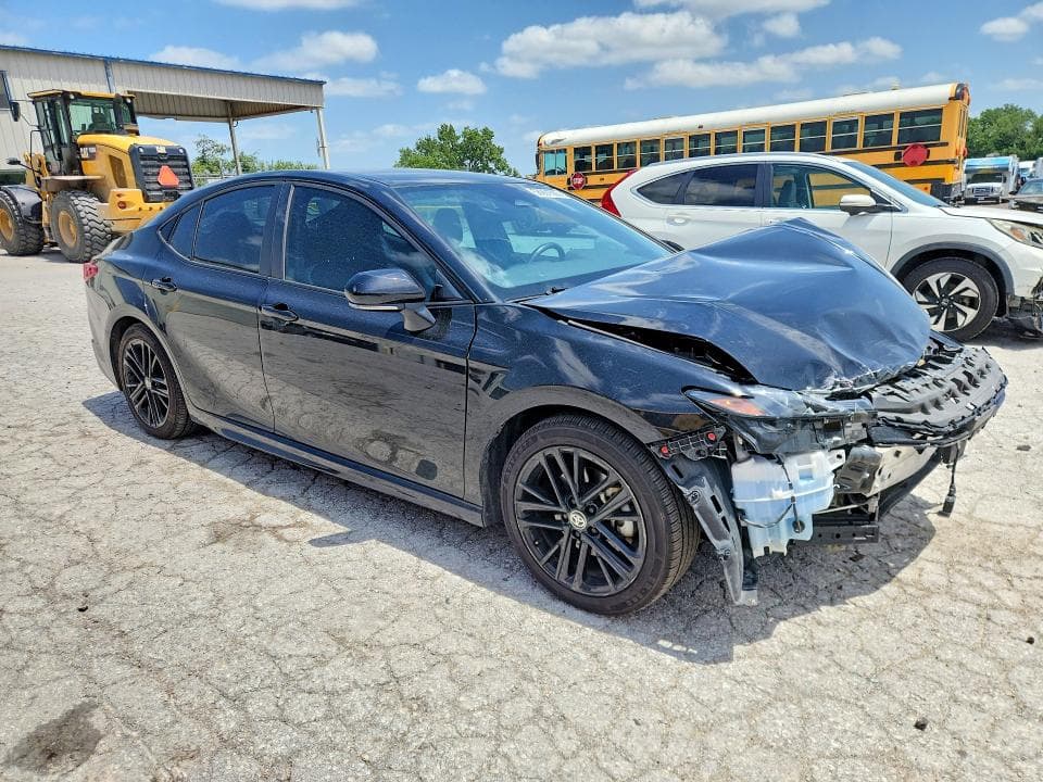 2025 TOYOTA CAMRY SE 4