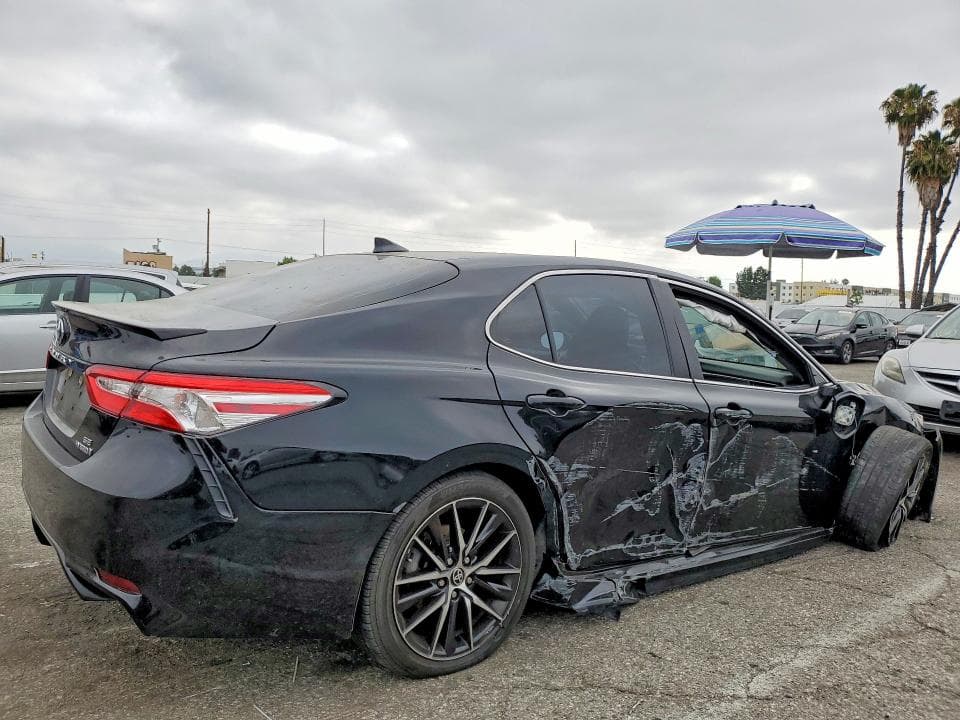 2020 TOYOTA CAMRY SE 3