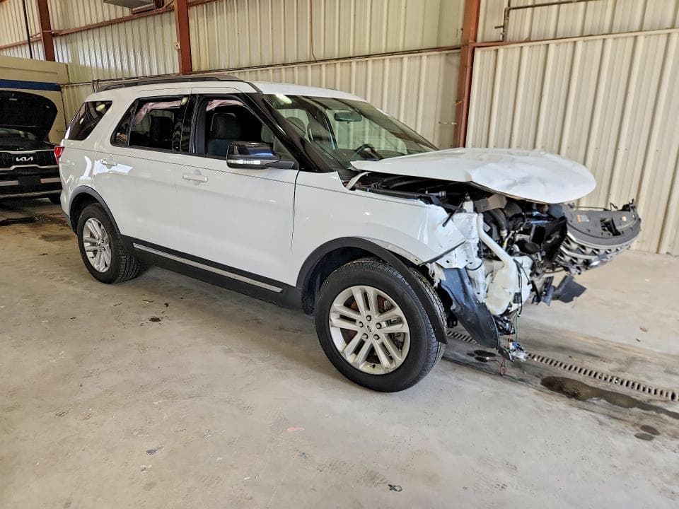 2017 FORD EXPLORER XLT 4