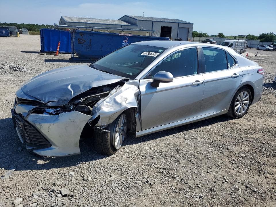2019 TOYOTA CAMRY LE - 1