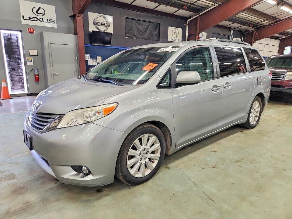 2014 TOYOTA SIENNA