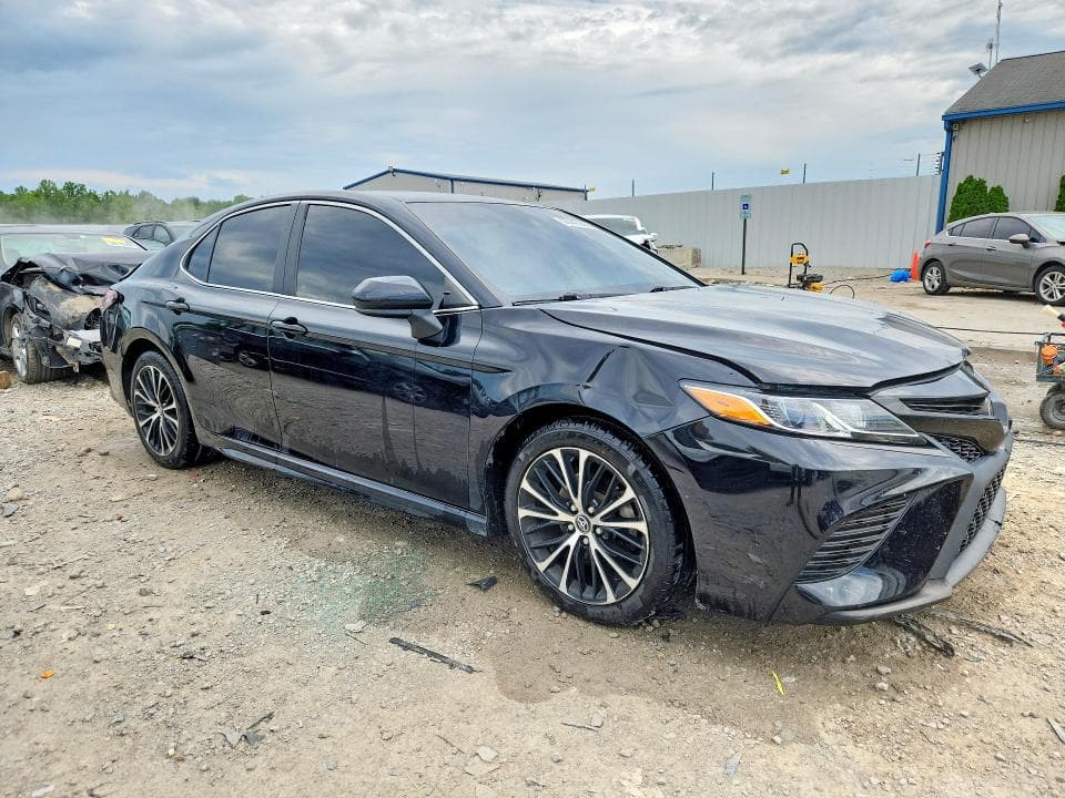 2019 TOYOTA CAMRY SE 4